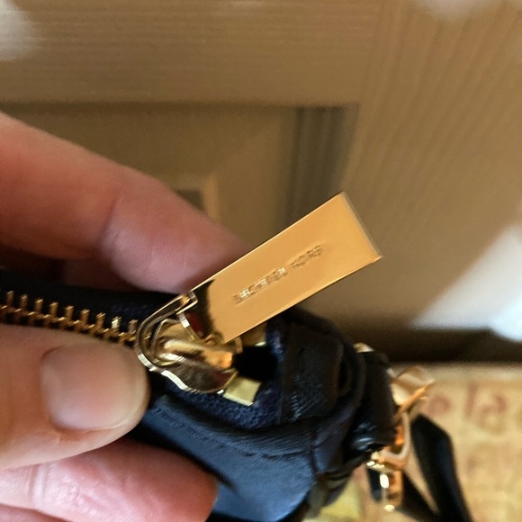 Mk Michael Kors Kelsey NWOT Nylon crossbody SHOULDERBAG Navy - Picture 7 of 7